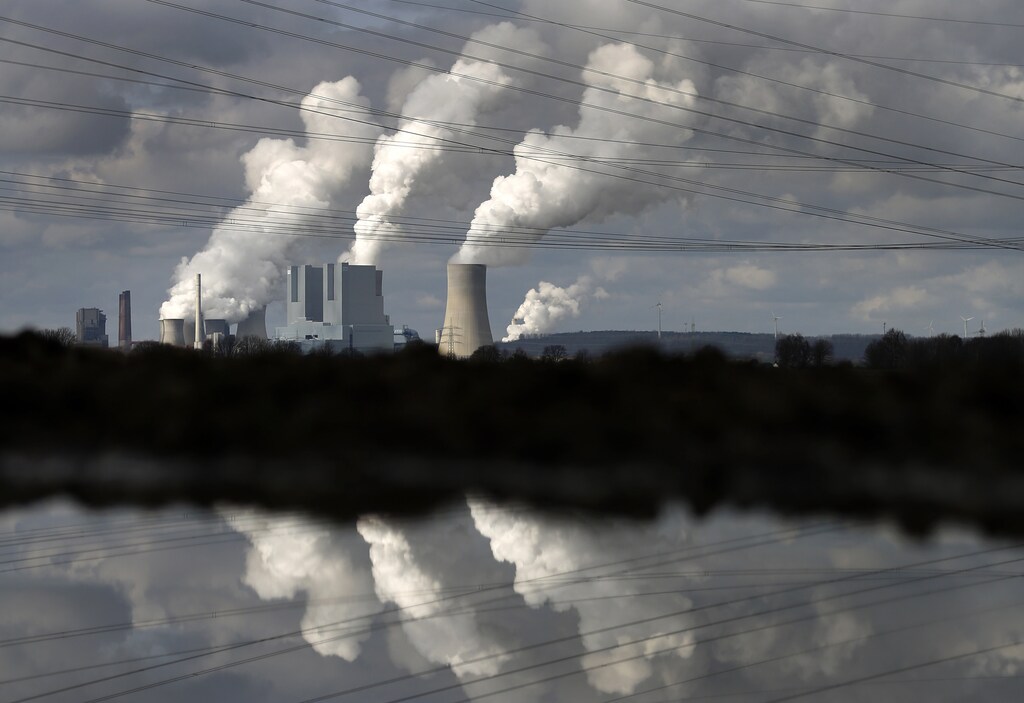 The coal power plant of German utility RWE Power is reflected in water near the western town of Neurath February 28, 2014. Germany's No.2 utility RWE posted a steep net loss for 2013, due to 4.8 billion euros ($6.6 billion) in writedowns mainly on its ailing power plants, which have come under pressure from a massive rise in renewable energy capacity in its home market. Picture taken on February 28. REUTERS/Ina Fassbender (GERMANY - Tags: BUSINESS ENERGY EMPLOYMENT TPX IMAGES OF THE DAY) - GM1EA3415A301