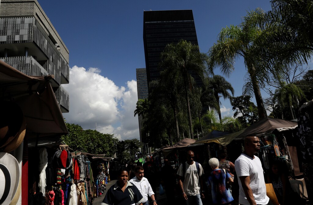 The state development bank BNDES headquarters (R) is pictured next to the Brazil's state-run Petrobras oil company headquarters (L) in Rio de Janeiro, Brazil, May 12, 2017. REUTERS/Ricardo Moraes - RTS16DDV