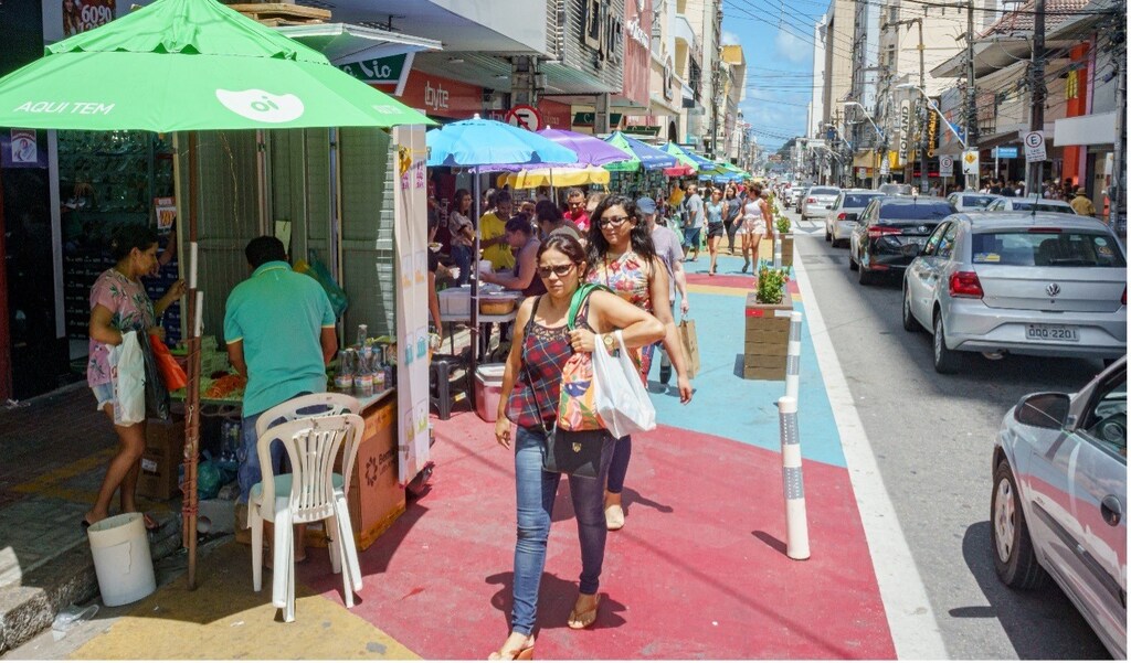 The "Lively Sidewalks" project in Fortaleza, Brazil encourages pedestrians to avoid walking on the roads.