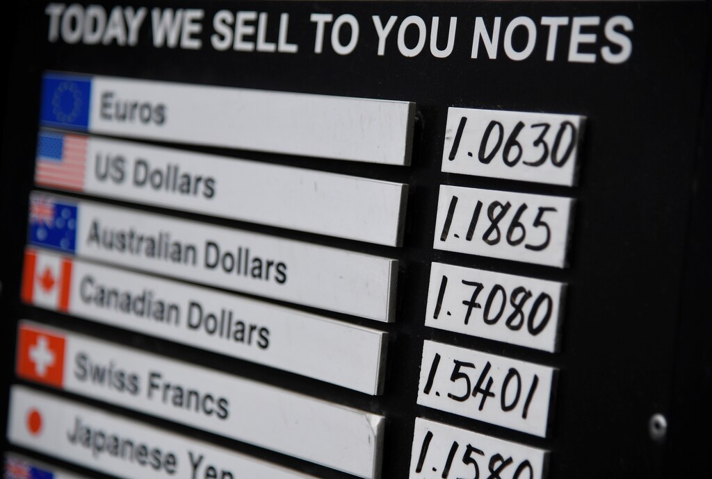 A board displaying buying and selling rates is seen outside of a currency exchange outlet in London, Britain, July 31, 2019. REUTERS/Toby Melville - RC1EA7E98F20