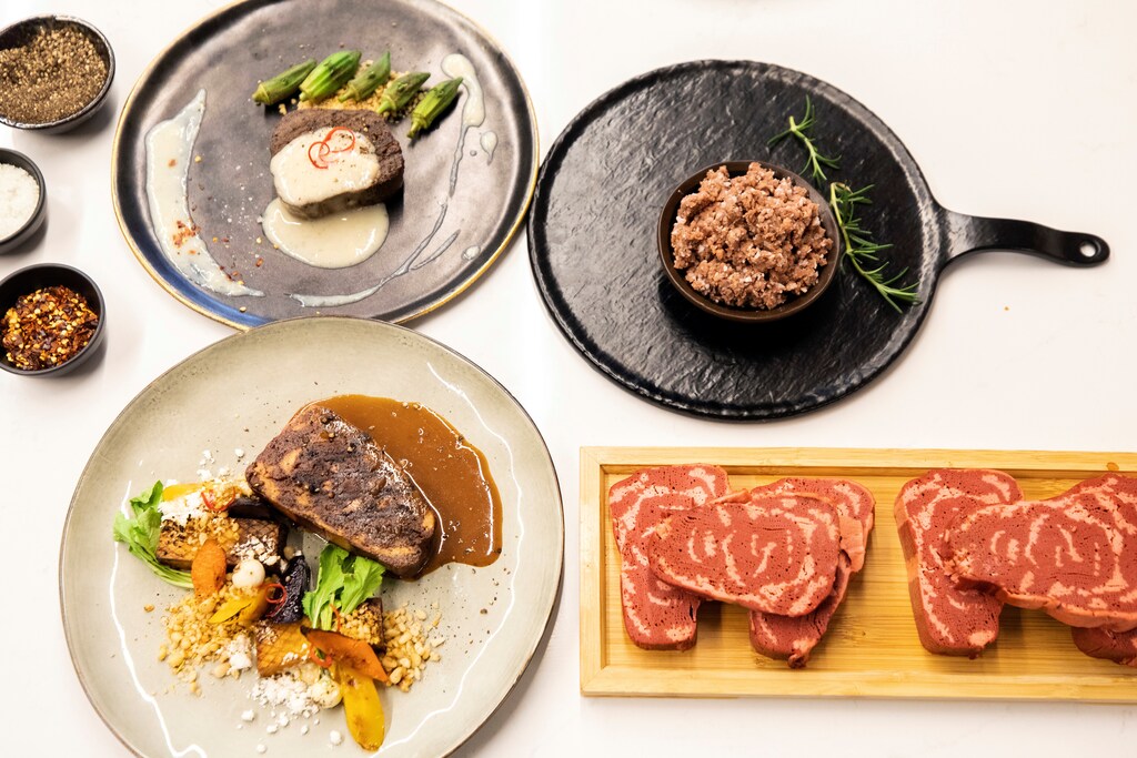 Dishes consisting of 3D printed plant-based meat mimicking real beef and produced by Israeli start-up Redefine Meat are seen during a demonstration for Reuters at their facility in Rehovot, Israel June 29, 2020. Picture taken June 29, 2020. REUTERS/Amir Cohen - RC2NJH9DJLQH