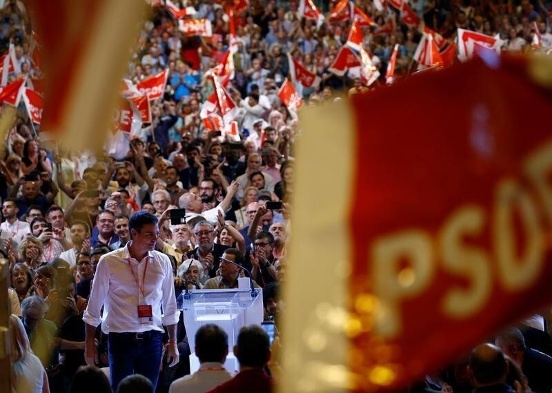 Spain's Socialist Party (PSOE) leader Pedro Sanchez attends the national congress in Madrid, Spain June 18, 2017. REUTERS/Javier Barbancho - RC140595D1E0