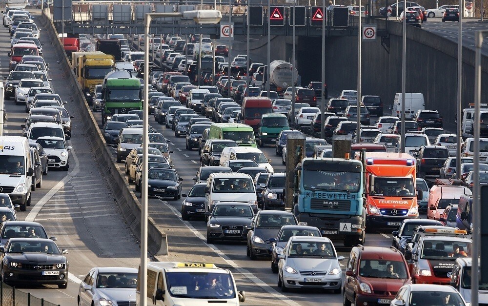 Cars queue during traffic jam on the city highway A100 at rush hour in Berlin February 27, 2015. Picture taken February 27. REUTERS/Fabrizio Bensch (GERMANY - Tags: TRANSPORT) - RTR4RIP9