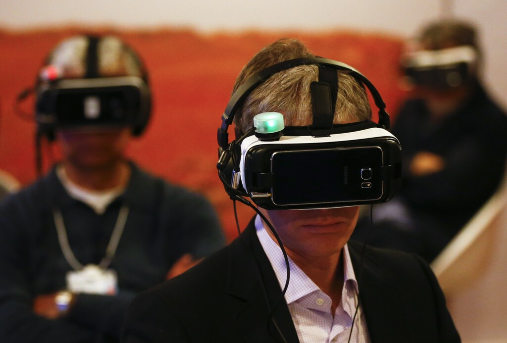 Participants attend the 'Collisions. A Virtual Reality World Premiere' event at the annual meeting of the World Economic Forum (WEF) in Davos, Switzerland January 21, 2016. REUTERS/Ruben Sprich - LR1EC1L0OQN72