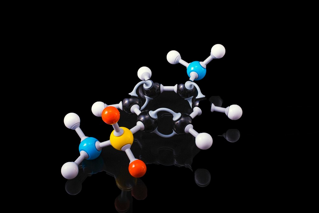 A molecule model with reflection on a dark surrounding.