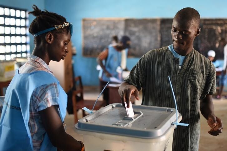 A voter casts his ballot at a polling station during Sierra Leone's general election in Freetown, Sierra Leone March 7, 2018. REUTERS/Olivia Acland