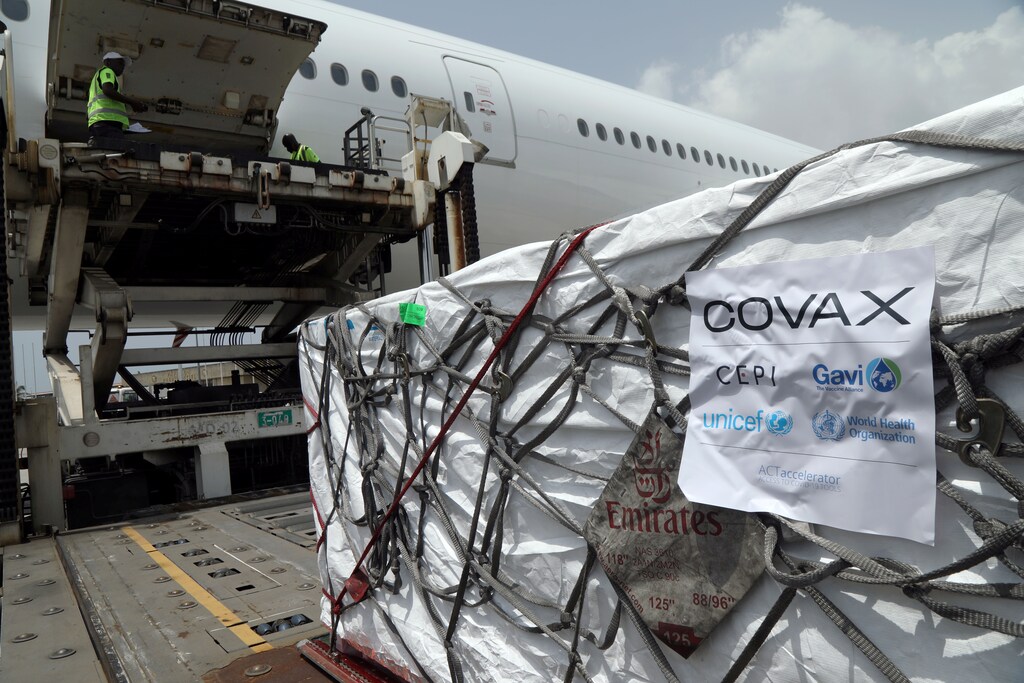 Workers offload boxes of AstraZeneca/Oxford vaccines as the country receives its first batch of coronavirus disease (COVID-19) vaccines under COVAX scheme, in Abidjan, Ivory Coast February 26, 2021. REUTERS/Luc Gnago - RC2C0M9YAB90