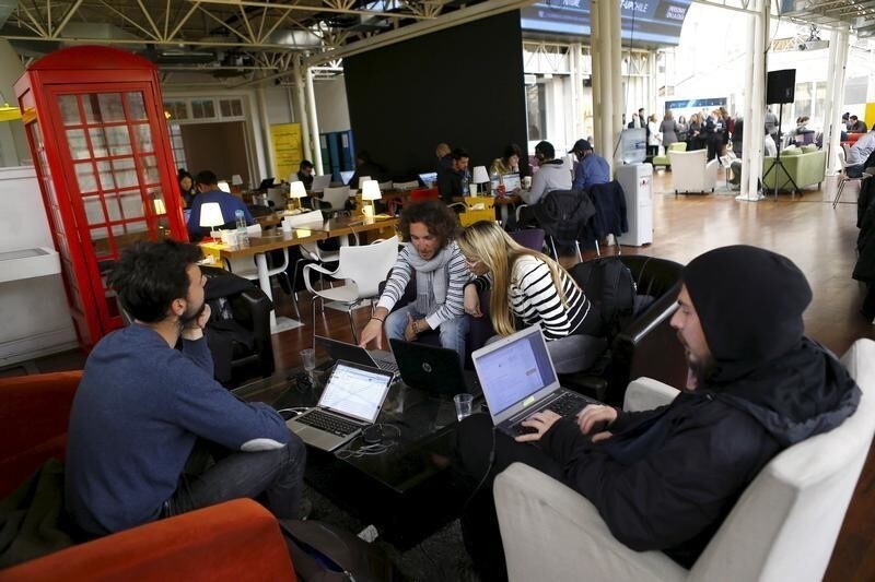 Participants of the "Start Up Chile" program work at their headquarters in Santiago, August 10, 2015. Drawn in by equity-free financing and promises of hands-on mentorship, dozens of female entrepreneurs will head to Chile in the coming weeks to participate in what the government says is the world's first state-run start-up program aimed exclusively at women. It's not the first attempt by Chile to catalyze its start-up scene. Since 2010, the government has awarded over $40 million in seed capital to thousands of up-and-coming innovators, according to its own statistics. Picture taken August 10, 2015. REUTERS/Ivan Alvarado - RTX1OJWQ