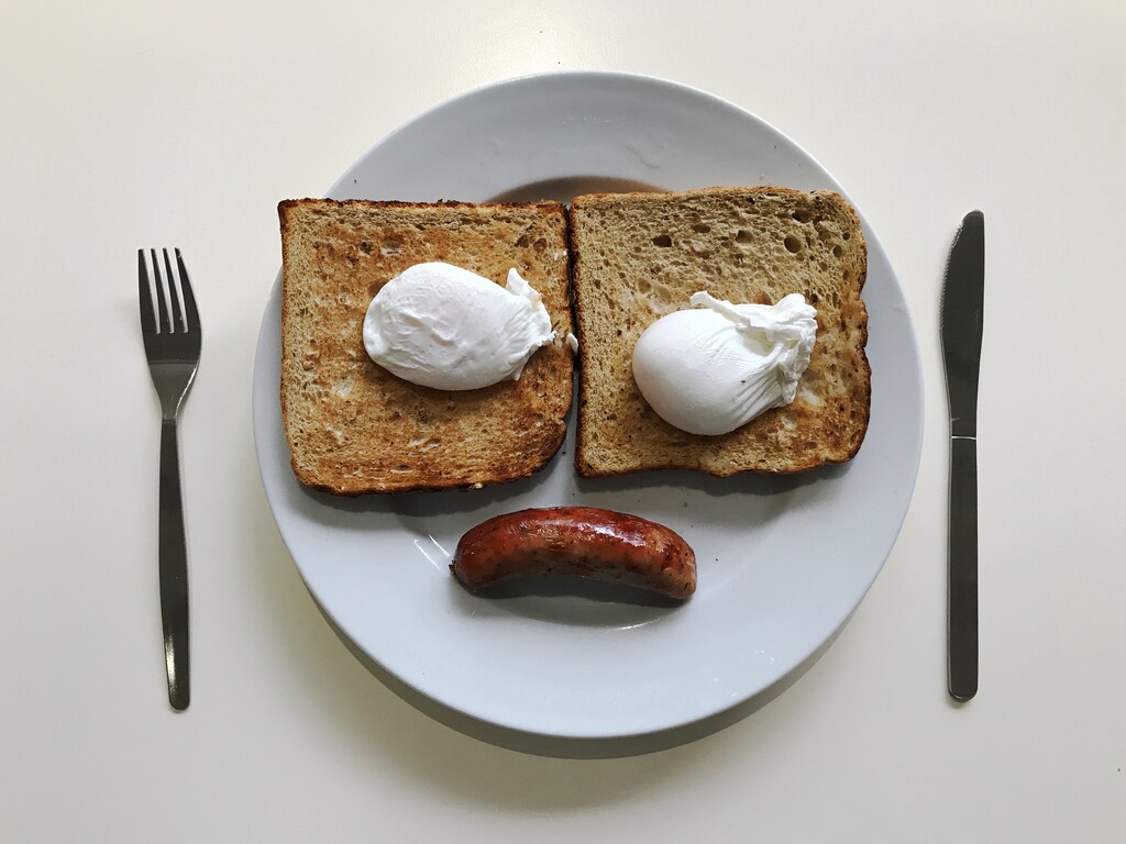 A breakfast of sausage, eggs and toast is pictured in an office canteen in London, Britain July 20, 2018. REUTERS/Russell Boyce - RC1B034D3060