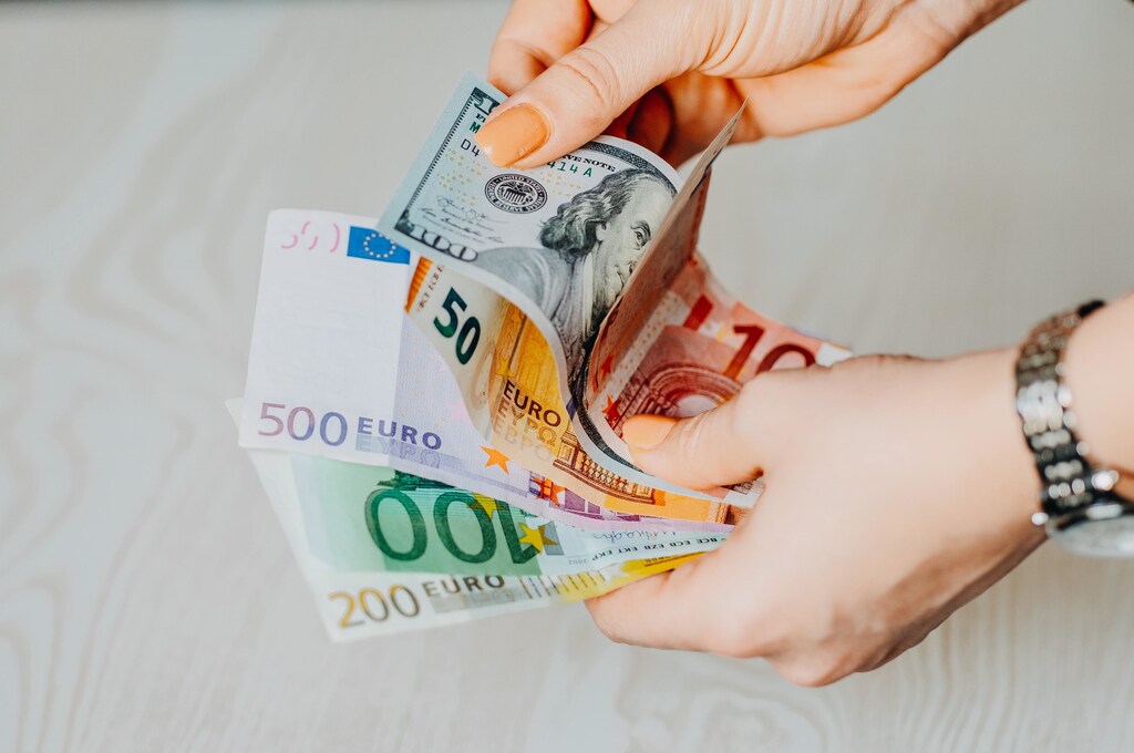 Most studies show that cash transfers provided significant support in mitigating the effects of the pandemic, but without countering its full impact.