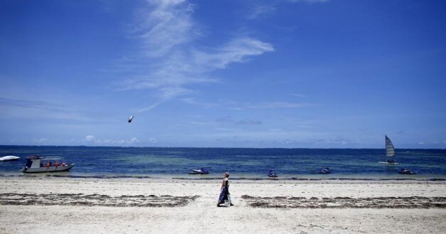 KENYA-ELECTIONS/RTR3EN416 Mar. 2013Mombasa, KenyaA woman walks by the beach of Kenya's coastal city of Mombasa March 6, 2013. REUTERS/Marko Djurica