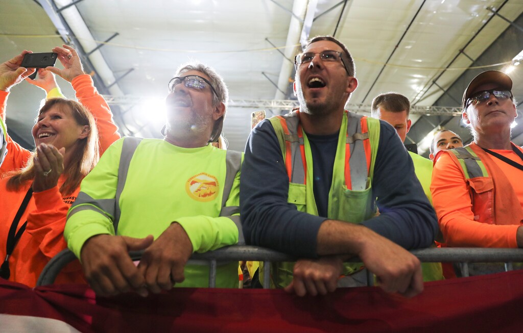 Plant workers listen as U.S. President Donald Trump speaks about U.S. energy production and manufacturing at the Shell Pennsylvania Petrochemicals Complex in Monaco, Pennsylvania, U.S. August 13, 2019. REUTERS/Jonathan Ernst - RC1E533016E0