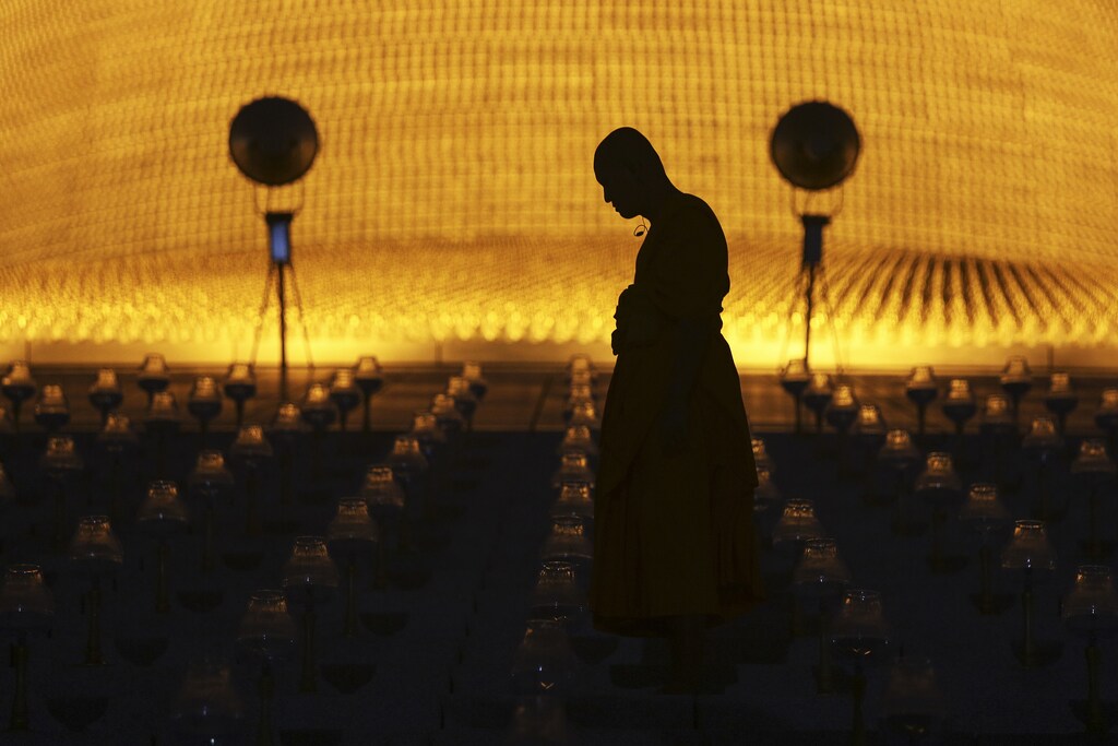 A Buddhist monk arrives before others for an alms offering ceremony on Makha Bucha Day at the Wat Phra Dhammakaya temple in Pathum Thani province, north of Bangkok March 4, 2015. The Dhammakaya temple members include some of Thailand's most powerful politicians and is regarded as the country's richest Buddhist temple. Makha Bucha Day honours Buddha and his teachings, and falls on the full moon day of the third lunar month. REUTERS/Damir Sagolj (THAILAND - Tags: SOCIETY RELIGION) - GM1EB3414H501