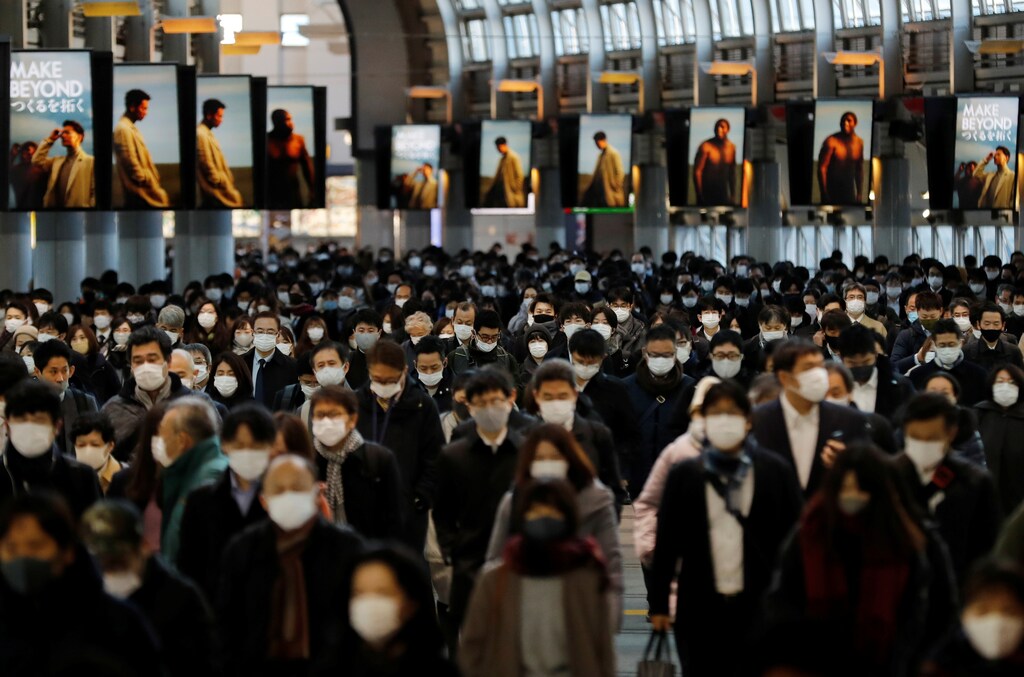 Commuters wearing protective masks, amid the coronavirus disease (COVID-19) outbreak, make their way at Shinagawa station in Tokyo, Japan, January 8, 2021. REUTERS/Kim Kyung-Hoon - RC2D3L9HOMAA