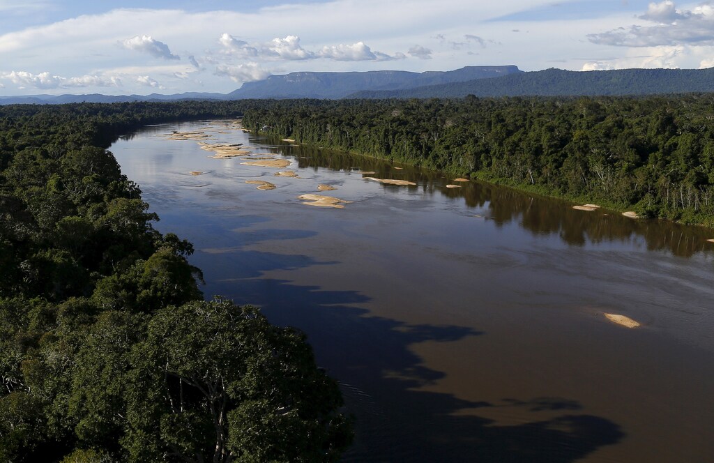 Uraricoera River is seen during Brazils environmental agency operation against illegal gold mining on indigenous land, in the heart of the Amazon rainforest, in Roraima state, Brazil April 15, 2016. At over 9.5 million hectares, the Yanomami territory is twice the size of Switzerland and home to around 27,000 indians. The land has legally belonged to the Yanomami since 1992, but illegal miners continue to plague the area, sawing down trees and poisoning rivers with mercury in their lust for gold. REUTERS/Bruno Kelly SEARCH "AMAZON GOLD" FOR THIS STORY. SEARCH "THE WIDER IMAGE" FOR ALL STORIES - RTX2BP4P