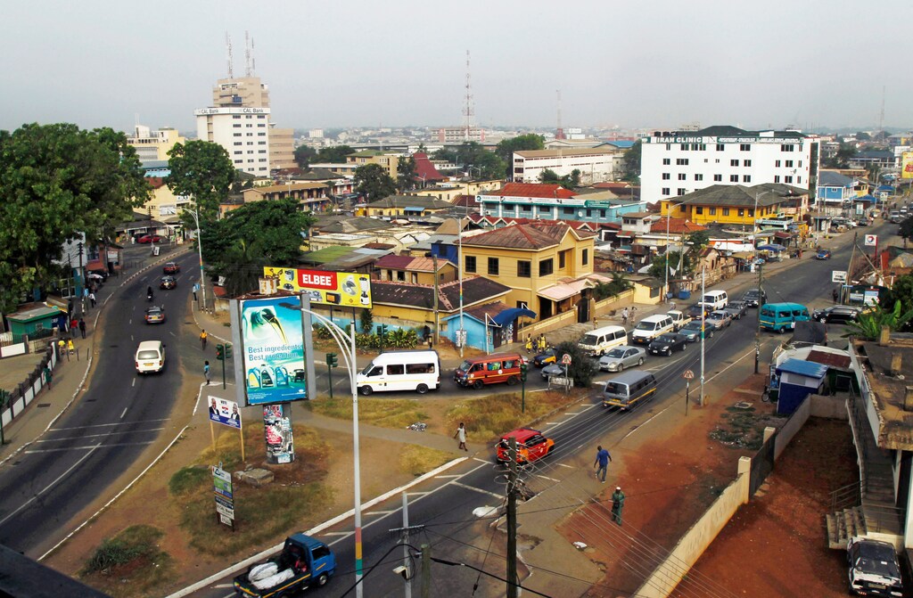 A general view of Adabraka in Accra, Ghana, December 5, 2016. Picture taken December 5, 2016. REUTERS/Luc Gnago - RTSYQMD