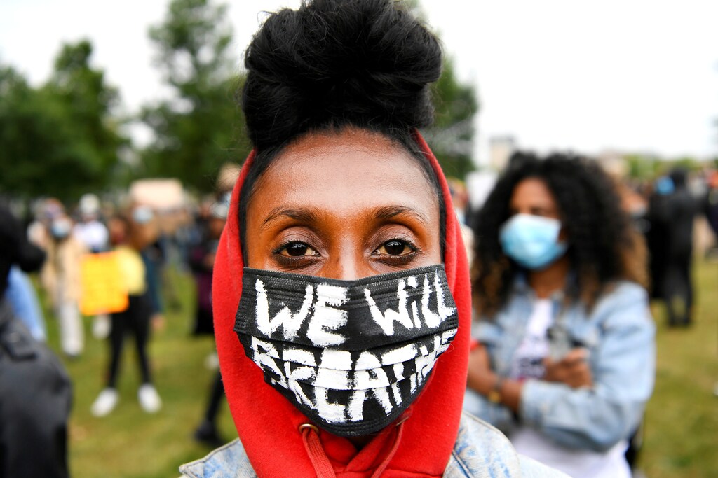 A demonstrator wearing a protective mask attends a Black Lives Matter protest in the aftermath of protests against the death of George Floyd, who died in police custody in Minneapolis, in Amsterdam, Netherlands, June 10, 2020. REUTERS/Piroschka van de Wouw TPX IMAGES OF THE DAY - RC2G6H9FD78E