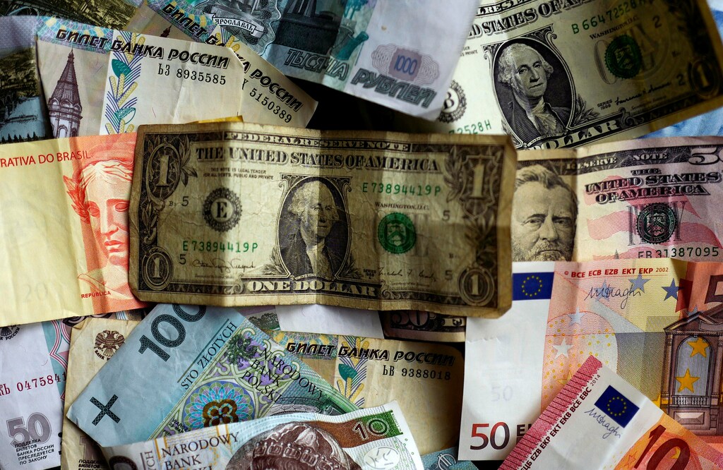 Bank notes of different currencies, including Euro, U.S. Dollar, Turkish Lira or Brazilian Reais, are photographed in Frankfurt, Germany, in this illustration picture taken May 7, 2017. Picture taken May 7, 2017. REUTERS/Kai Pfaffenbach/Illustration - RC11D104B550