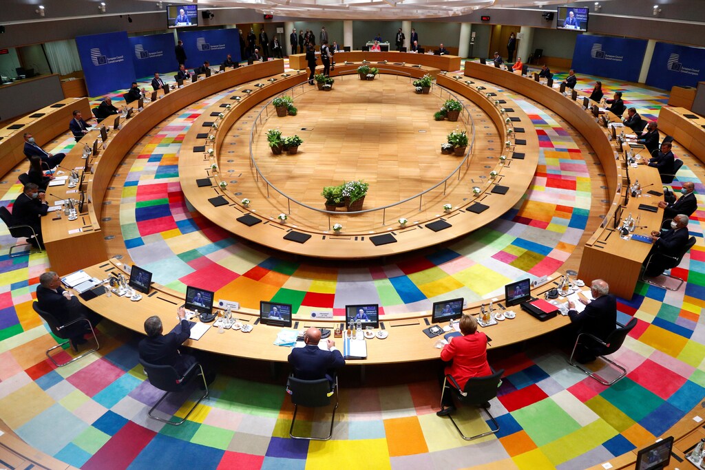 European Union leaders take part in the first face-to-face EU summit since the coronavirus disease (COVID-19) outbreak, in Brussels, Belgium July 17, 2020. REUTERS/Francois Lenoir/Pool TPX IMAGES OF THE DAY - RC2XUH9IWQYO