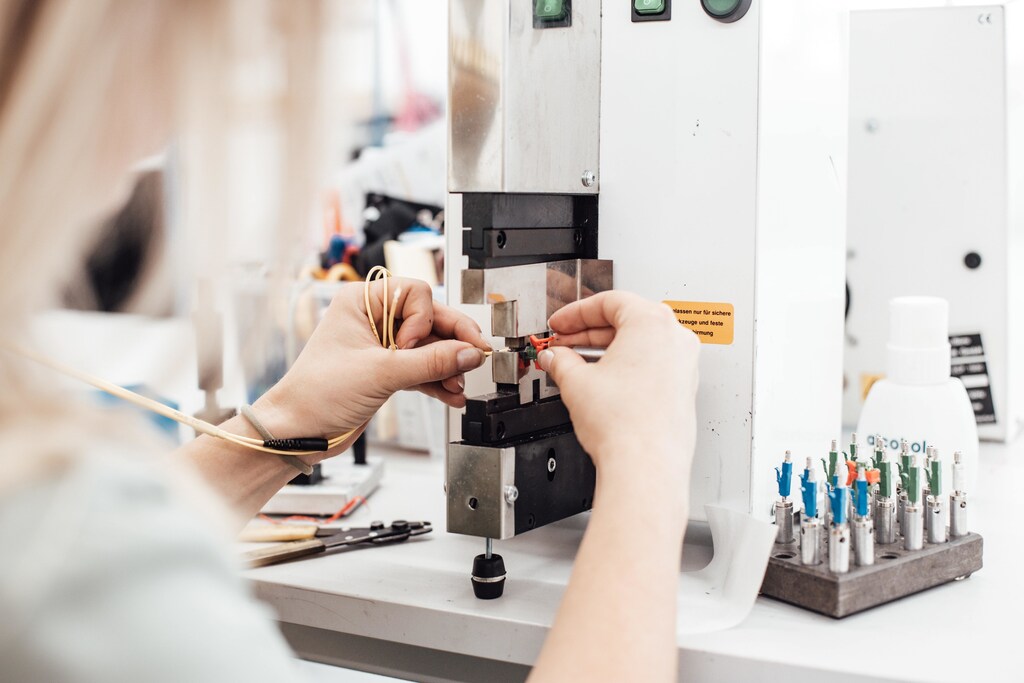 This image shows a science lab, depicting the need for open science