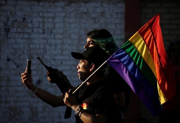Members of the LGBT community carry a rainbow flag during a march in support of gay marriage, sexual and gender diversity in Ciudad Juarez, Mexico, June 10 2018. REUTERS/Jose Luis Gonzalez