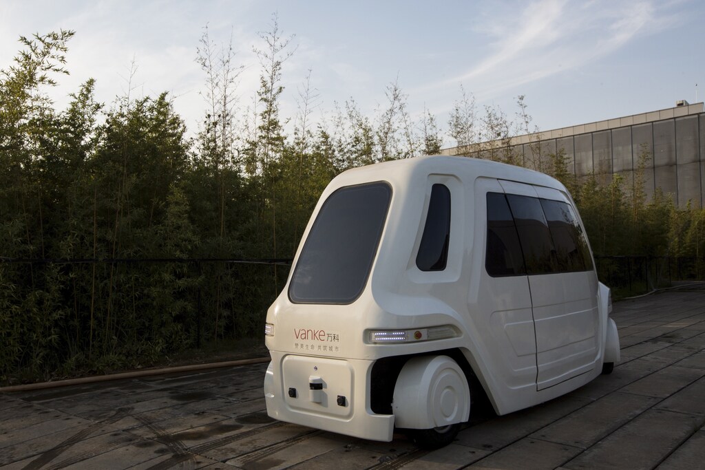 A driverless vehicle runs at Vanke's Building Research Centre testing area in Dongguan, south China's Guangdong province November 2, 2015. The country's largest property developer, China Vanke, is investing in its own robots to do certain jobs in the face of a labor shortage in the world's most populated country. This driverless car is among the robots that Vanke is aiming to bring in. Picture taken November 2, 2015. REUTERS/Tyrone Siu - GF20000044722
