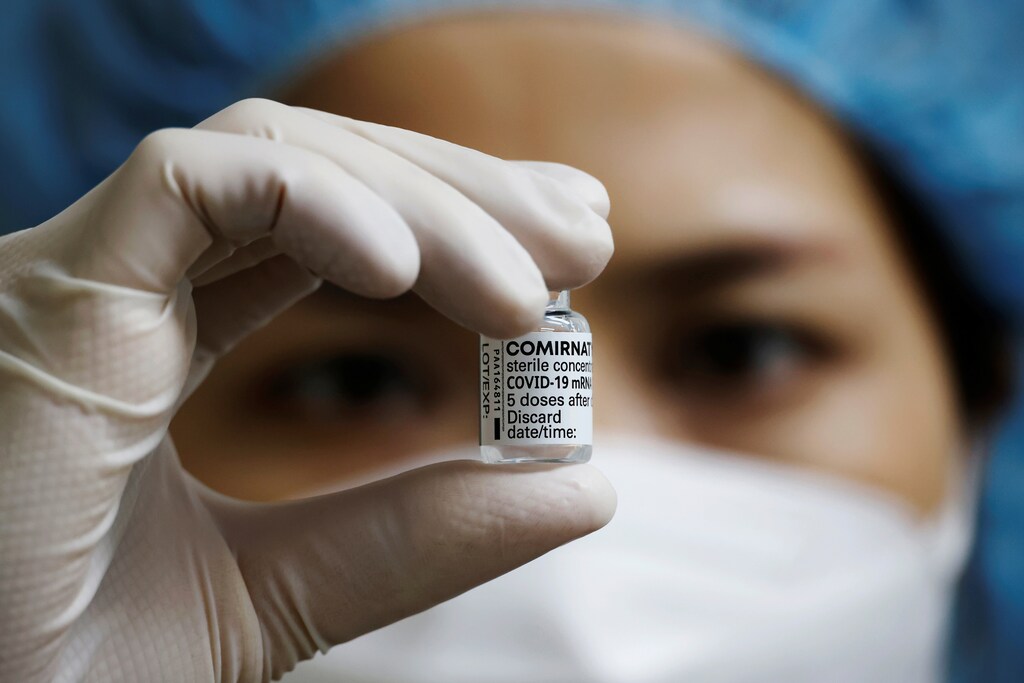 Registered nurse Kim Eun-suk poses for photographs with a Pfizer-BioNTech coronavirus disease (COVID-19) vaccine at a COVID-19 vaccination center in Seoul, South Korea, March 10, 2021. REUTERS/Kim Hong-Ji - RC288M9F000X