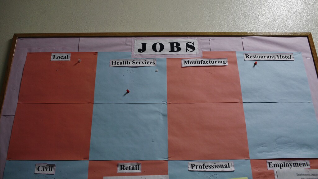 An empty jobs board is seen at the Mohawk Valley Resource Center for Refugees in the economically depressed upstate New York city of Utica April 27, 2010. The city is home to Four Burmese monks from the "All Burma Monks Alliance", a group of exiled monks who fled the protests of the 2007 Saffron Revolution whom live in a makeshift monastery in a rundown apartment house and are Among the subjects of "Burma VJ" a 2009 Oscar nominated documentary about the monks who led and participated in protests against the military regime. 38 Burmese monks were forced to escape as refugees to the United States and these four are among just eight left in the U.S. Picture taken April 27, 2010. REUTERS/Mike Segar (UNITED STATES - Tags: EDUCATION SOCIETY RELIGION POLITICS) - GM1E65E02JO01