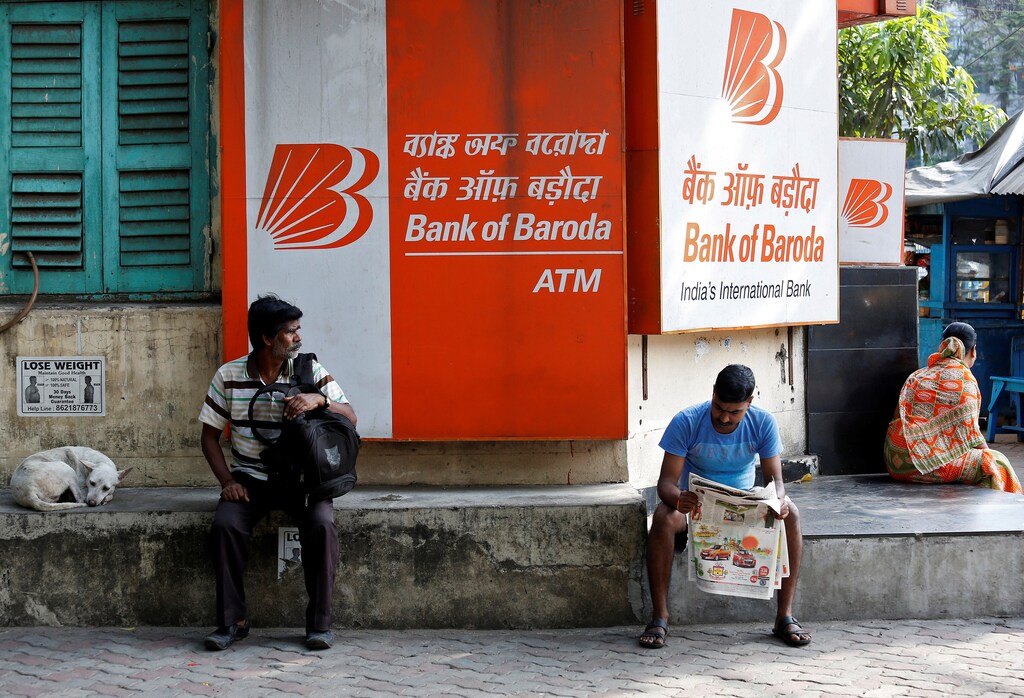 People sit outside Bank of Baroda's branch in Kolkata, India May 16, 2017. Picture taken May 16, 2017. REUTERS/Rupak De Chowdhuri - RTX36FDR