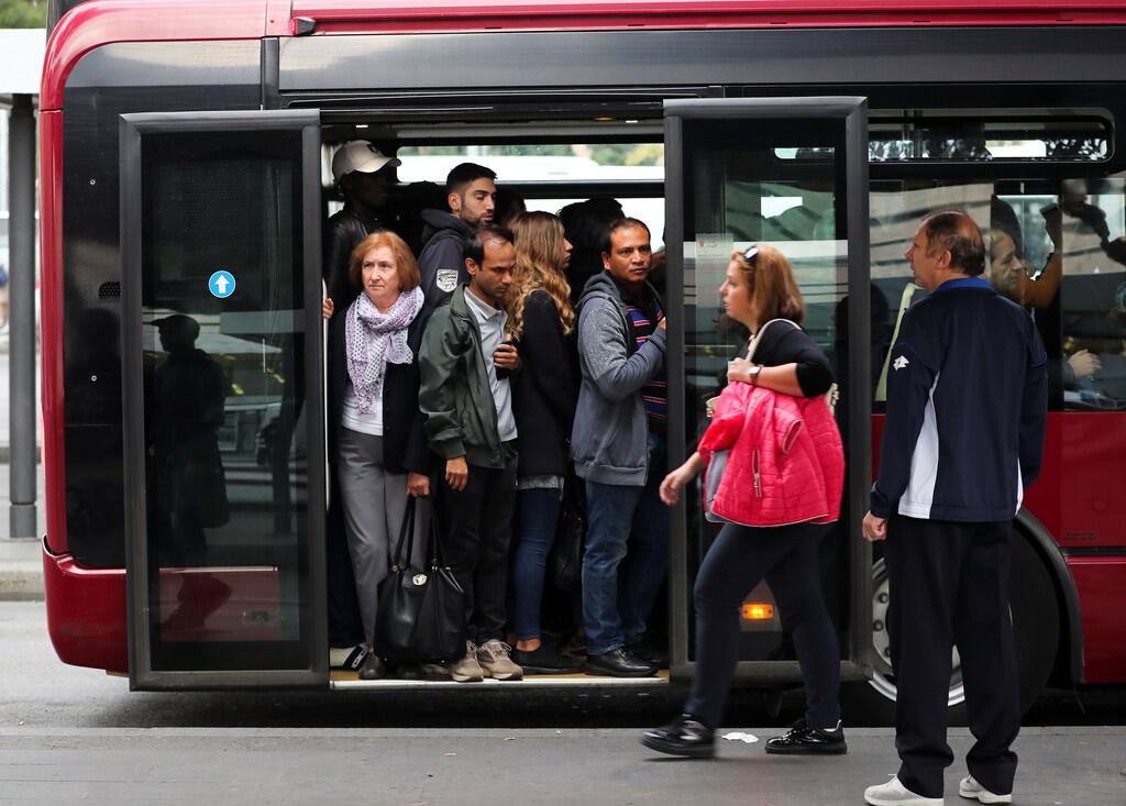 People are packed in a bus during a national public transport strike in Rome, Italy October 26, 2018. REUTERS/Tony Gentile - RC1E6C1F4C70