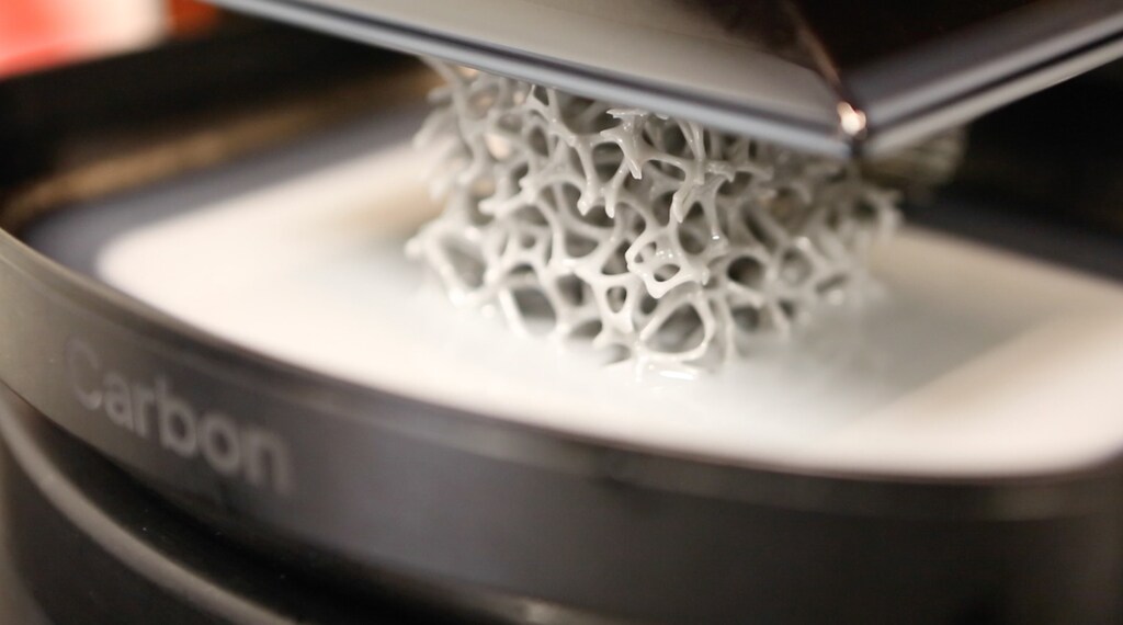 The M1 3D printer prints a sophisticated geometric structure, developed by Silicon Valley startup Carbon, at Carbon headquarters in Redwood City, California, U.S., September 9, 2016. Picture taken September 9, 2016. REUTERS/Ben Gruber - TM3EC9F13OC01