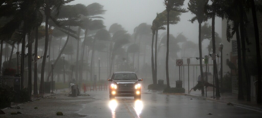 A vehicle drives along Ocean Drive in South Beach as Hurricane Irma arrives at south Florida, in Miami Beach, Florida, U.S., September 10, 2017. REUTERS/Carlos Barria