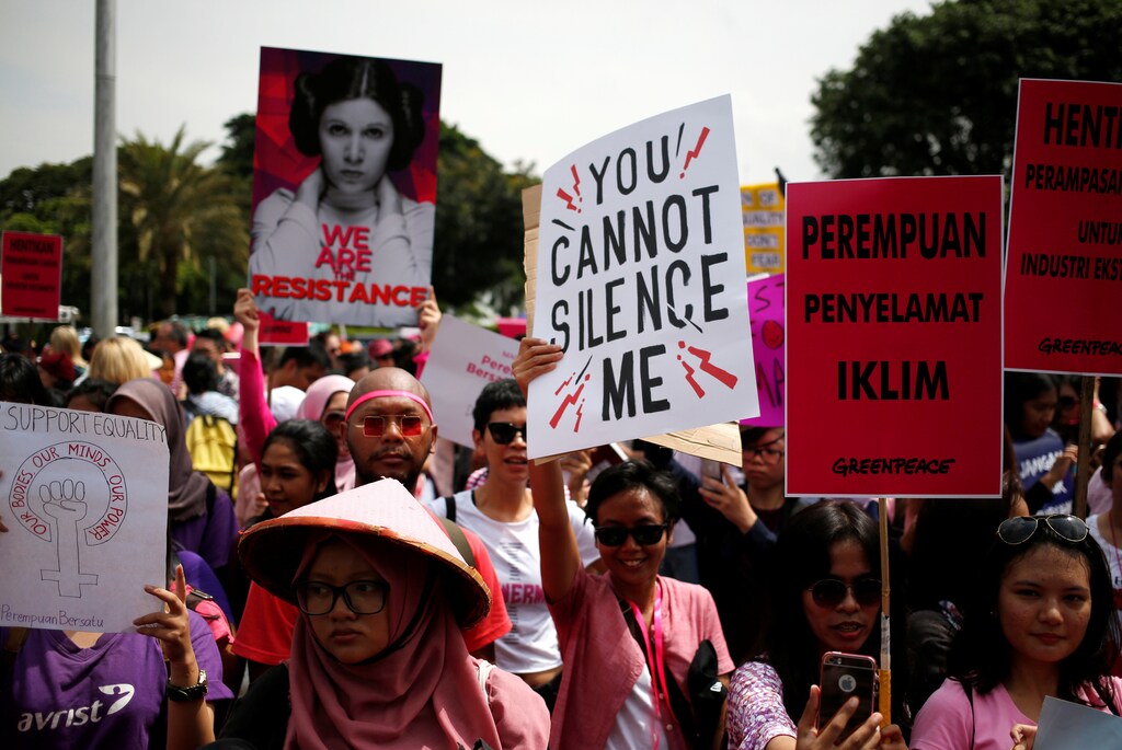 People take part in a rally calling for women's rights and equality ahead of International Women's Day in Jakarta, Indonesia, March 4, 2017. REUTERS/Darren Whiteside - RC12D99D0980