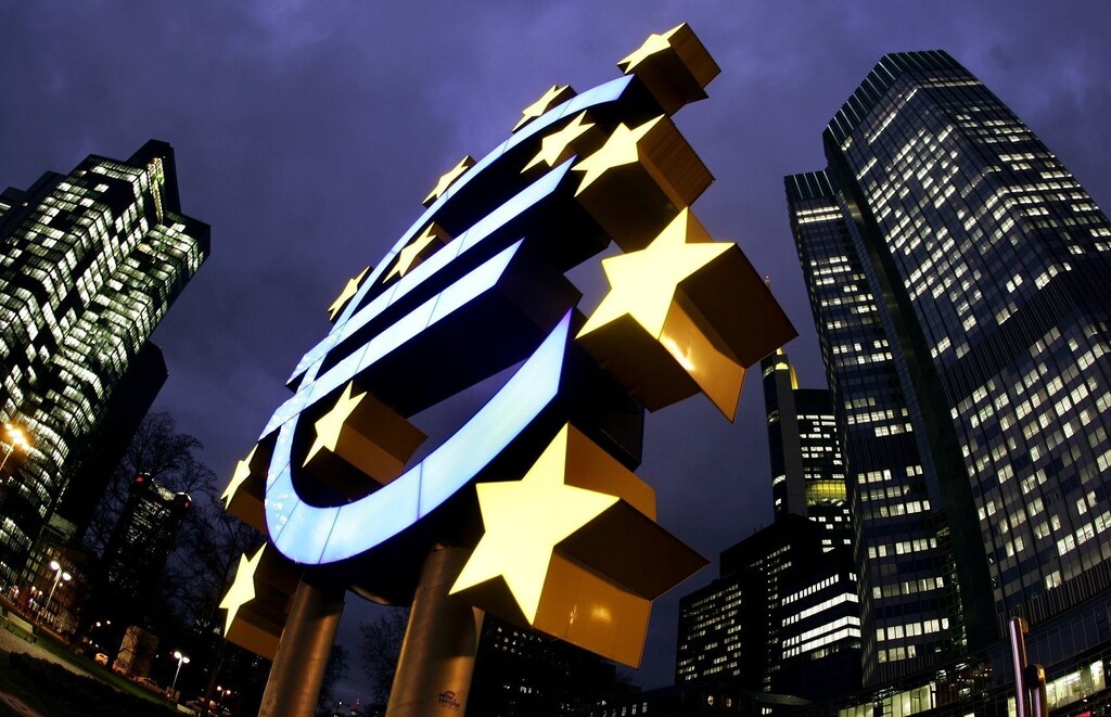 The illuminated euro sculpture is seen in front of the European Central Bank's (ECB) headquarter (R) in Frankfurt, February 1, 2005. Despite US Federal Reserve looks set to raise its key interest rates this week the ECB is expected to hold its rates until later this year.