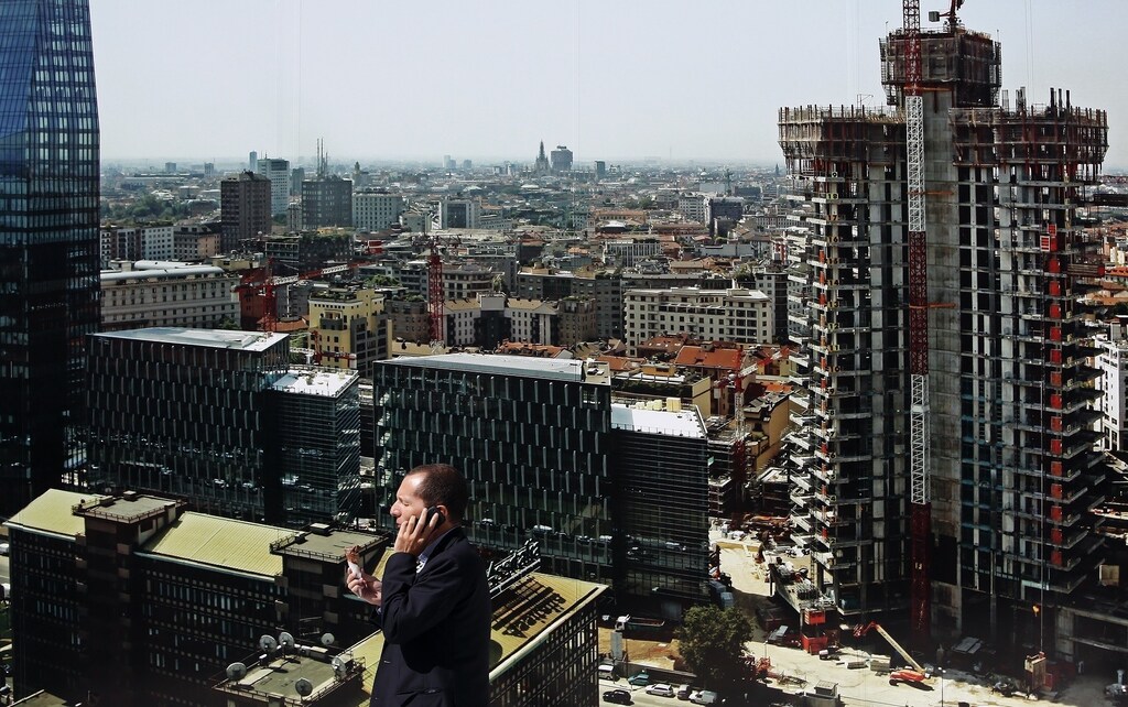 A man talks on his phone in downtown Milan September 12, 2013. Italian bond yields rose on Thursday and the country paid more to raise funds at an auction, highlighting investor concerns about a political crisis that some worry could stall efforts to revive the economy. Rome sold the maximum planned amount of 7.5 billion euros and demand for its three-year bond was higher than at an auction of similar paper in July. REUTERS/ Stefano Rellandini ( ITALY - Tags: POLITICS BUSINESS) - RTX13IRU