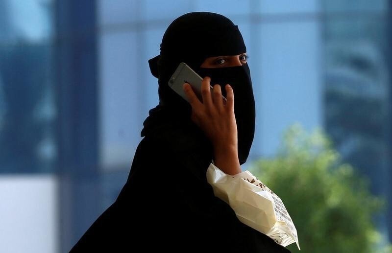 A Saudi woman speaks on the phone in Riyadh, Saudi Arabia October 2, 2017. Picture taken October 2, 2017. REUTERS/Faisal Al Nasser - RC12D028C630