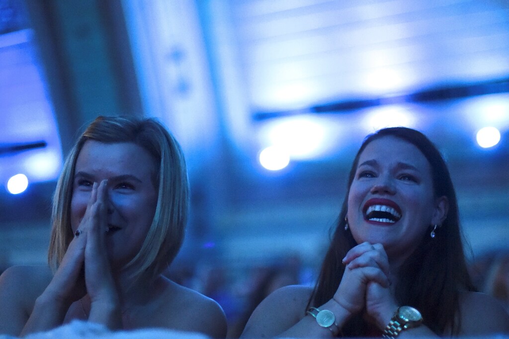 (L-R) Nikki Anderson, 19, and Ashley Mawrey, 29, react as her dance student Miss Arkansas Savvy Shields, advances to the talent competition en route to winning the 96th Miss America Pageant in Boardwalk Hall in Atlantic City, New Jersey September 11, 2016. REUTERS/Mark Makela - RTSNAOK