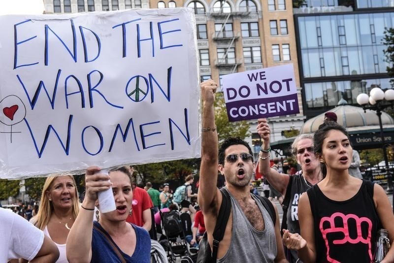 People participate in a protest in support of women's reproductive rights, in New York City, U.S., October 7, 2017. REUTERS/Stephanie Keith - RC1ACE42B5D0