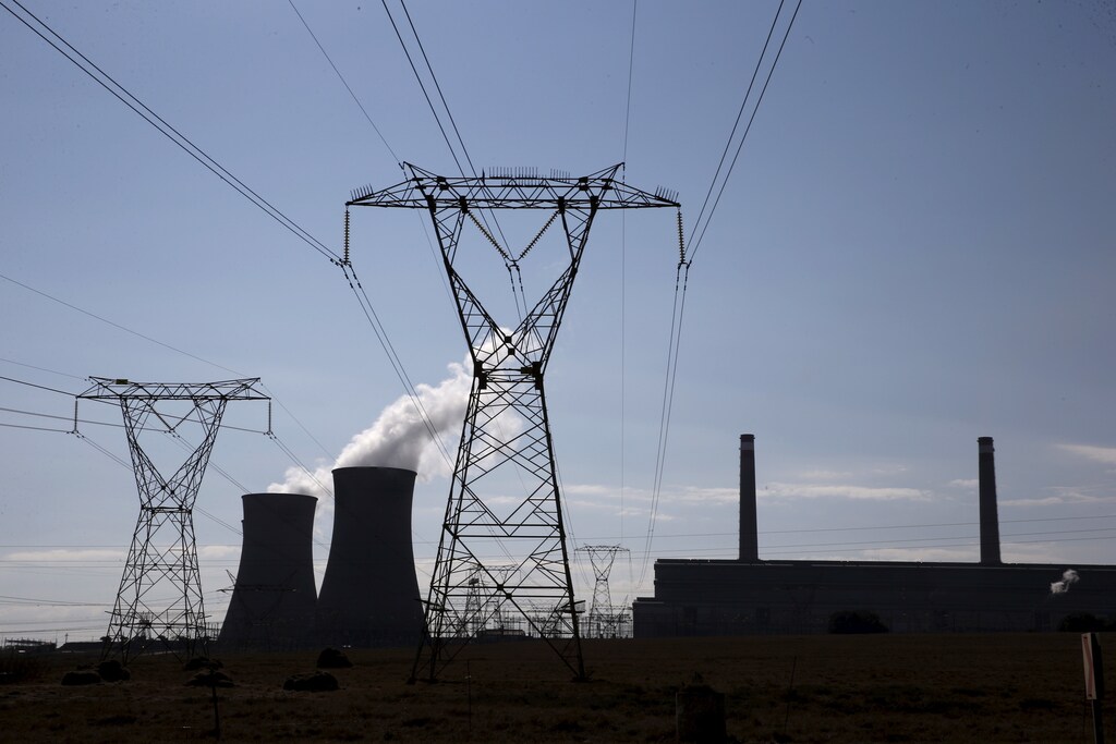 Electricity pylons are seen near Arnot Power Station's cooling towers, east of Middelburg in Mpumalanga province, September 8 2015. South Africa's struggling power utility Eskom has marked 30 straight days without imposing rolling power cuts, providing a spark of hope to an economy on the brink of recession.