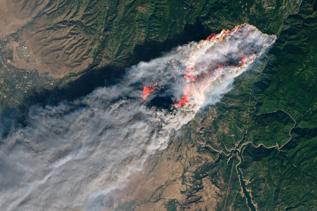 NASA's Operational Land Imager satellite image shows the Camp Fire burning at around 10:45 a.m. local time near Paradise, California, U.S., on November 8, 2018. Picture taken on November 8, 2018. Courtesy NASA/Handout via REUTERS ATTENTION EDITORS - THIS IMAGE HAS BEEN SUPPLIED BY A THIRD PARTY. - RC1BB8BD0470