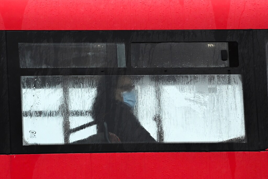 A bus passenger wears a face mask amidst the current lockdown restrictions, as the spread of the coronavirus disease (COVID-19) continues, in London, Britain January 14, 2021. REUTERS/Toby Melville TPX IMAGES OF THE DAY - RC2N7L9H70UV