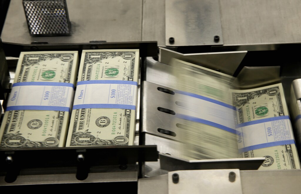 United States one dollar bills are put in packaging bands during production at the Bureau of Engraving and Printing in Washington November 14, 2014. REUTERS/Gary Cameron (UNITED STATES - Tags: BUSINESS POLITICS) - GM1EABF071001