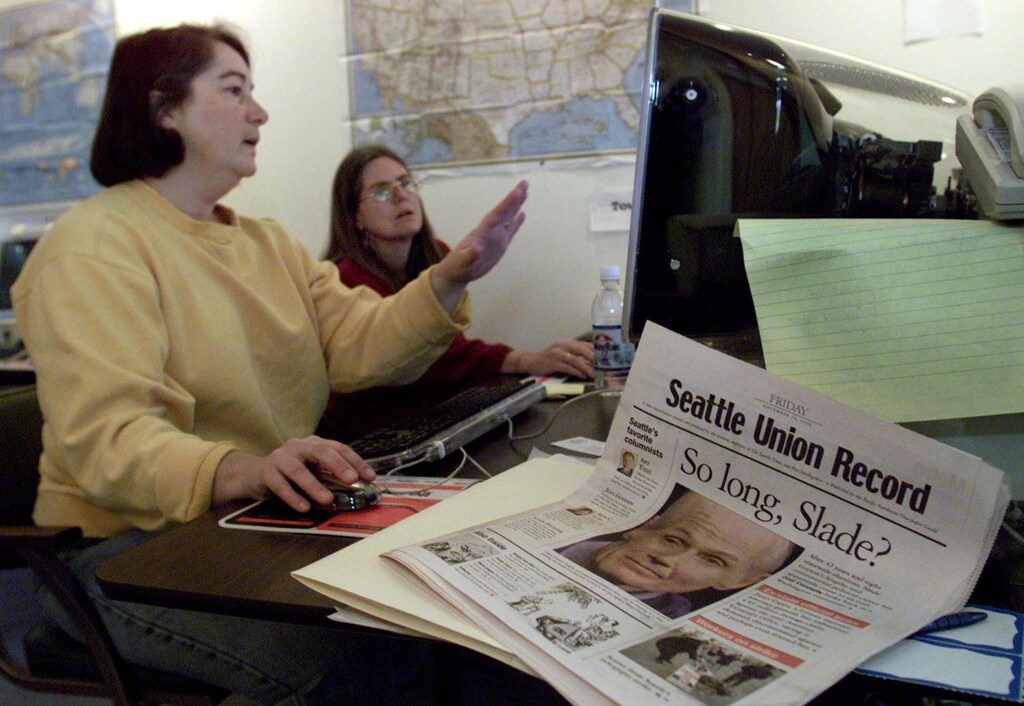 Striking Seattle Times copy editor Carole McLosky (L) and reporter Susan Gilmore (R) work on a story for the Pacific Northwest Newspaper Guild published newspaper the "Seattle Union Record" in Seattle, November 24, 2000. The "Seattle Union Record" was published today for the first time with financial support from the Guild and is being staffed by the some 900 striking journalist to directly compete against the Seattle Times and the Seattle Post-Intelligencer. Guild members have been working without a contract since July 2000 and workers went on strike November 21 to fight for higher wages and better retirement benefits. REUTERS/Anthony P.APB/MMR - RP2DRHZBRMAB