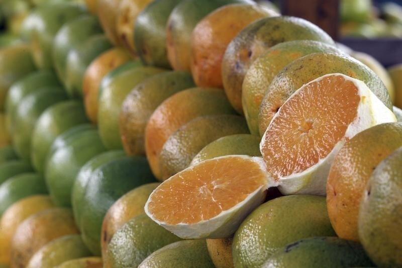 Oranges are seen at a market in Sao Paulo January 11, 2012. According to the Food and Drug Administration, a U.S. juice producer had detected low levels of carbendazim in orange juice concentrate imported from Brazil, the top grower accounting for more than 10 percent of the U.S. supply.