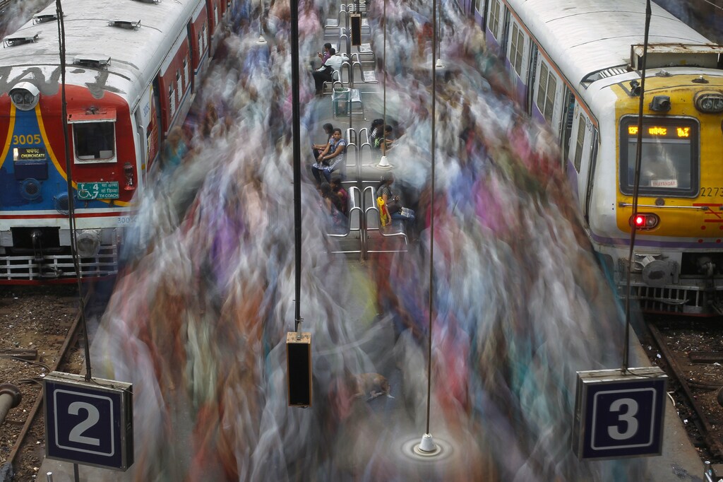 Commuters disembark from crowded suburban trains during the morning rush hour at Churchgate railway station on World Population Day in Mumbai July 11, 2012. According to a 2011 census conducted by the government of India, Mumbai has a population of more than 12 million with an estimated population density of about 20,482 persons per square kilometre. REUTERS/Vivek Prakash (INDIA - Tags: ANNIVERSARY SOCIETY TRANSPORT) FOR BEST QUALITY AVAILABLE: ALSO SEE GM1E92I0YKI01 - GM1E87B17WC01