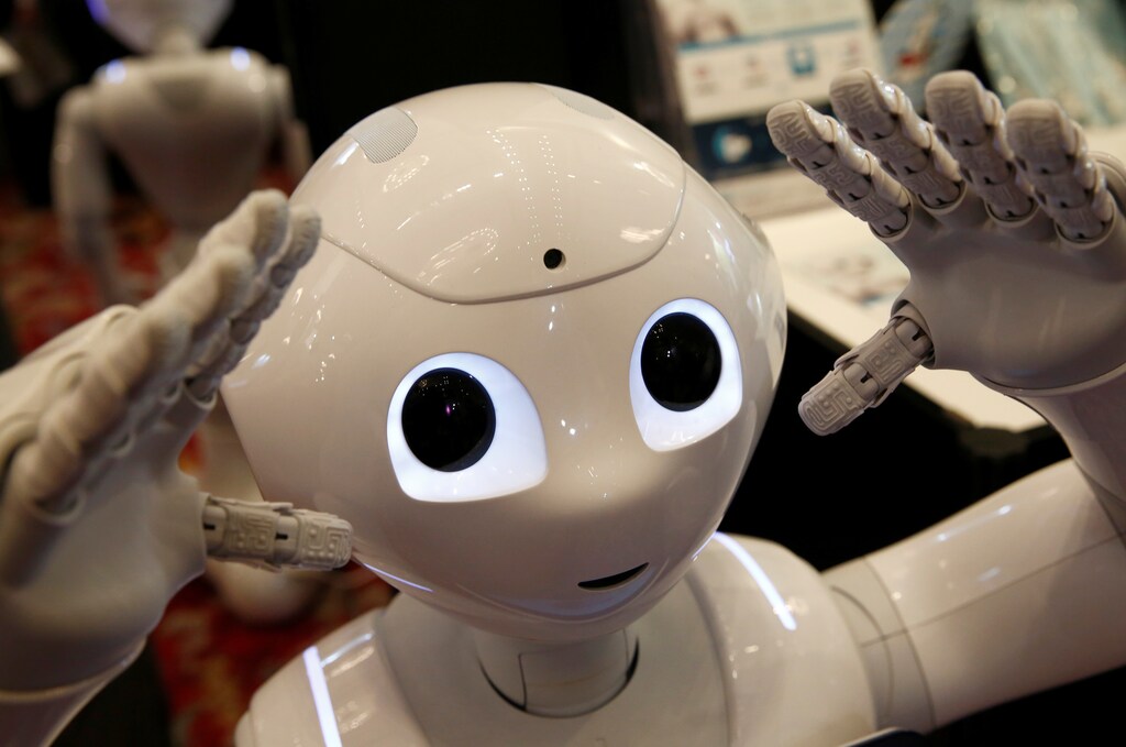 SoftBank humanoid robot known as Pepper moves its hands at Pepper World 2016 Summer during SoftBank World 2016 conference in Tokyo, Japan, July 21, 2016. REUTERS/Kim Kyung-Hoon - S1AETQUFJLAA