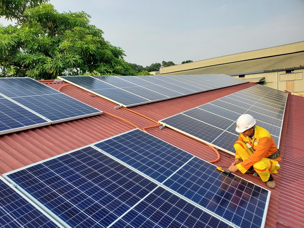 Total solar energy capacity tipped over 1 terawatt (1,000 gigawatts) for the first time last year.