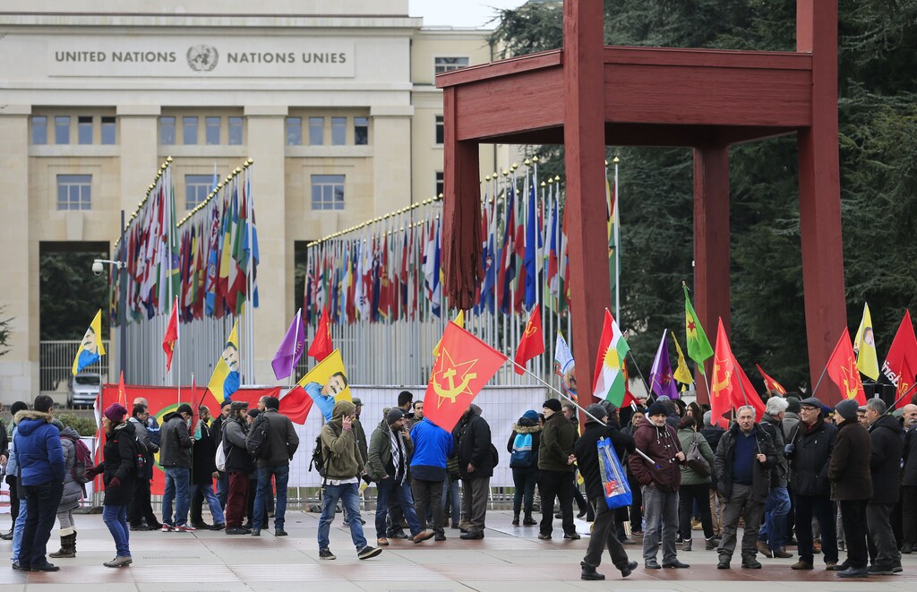 People de demonstrate against Turkish President Tayyip Erdogan outside at the European headquarters of the United Nations where the Cyprus conference takes place in Geneva, Switzerland, January 12, 2017. REUTERS/Pierre Albouy - RTX2YMG3