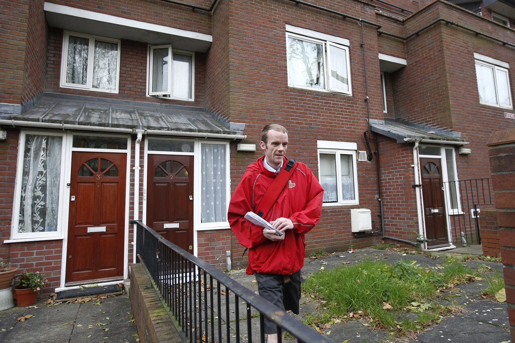 A postman delivers mail to the house where the family of British ISIS member Mohammed Emwazi lived before he was identified, in London, Britain, November 13, 2015. A leading British member of Islamic State and three other foreign militants have been killed in U.S.-led air strikes in northern Syrian town of Raqqa, monitoring group the Syrian Observatory for Human Rights said on Friday. A U.S. official said earlier that a strike in the area probably killed the Briton known as "Jihadi John," who appeared in videos showing the killings of American and British hostages. REUTERS/Peter Nicholls - RTS6SRP