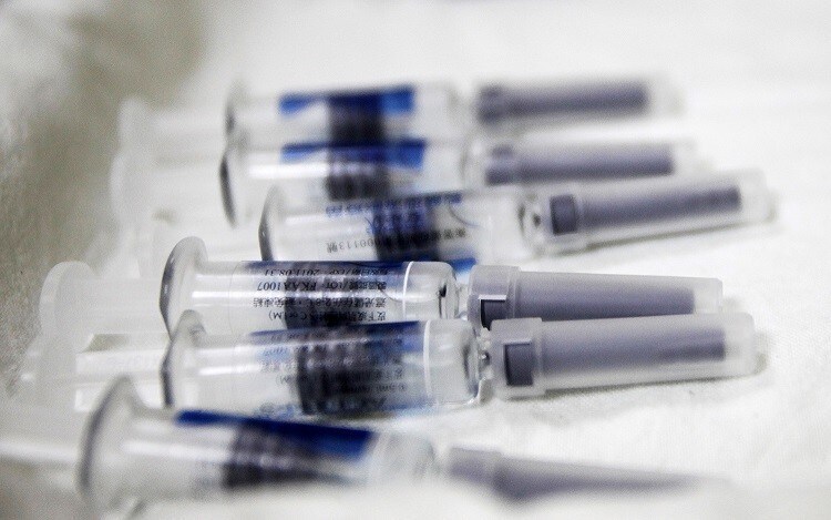 Vaccines are placed on a tray inside the Taipei City Hospital October 1, 2010. In preparation for the start of the flu season, health authorities in Taiwan started a mass immunisation program on Friday providing vaccines against the H1N1 flu virus and pneumonia. REUTERS/Nicky Loh